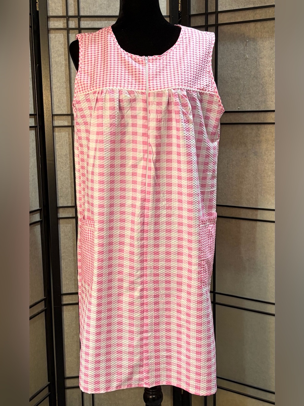 Casual Nights Sz M HouseDress Mumu Pink Seersucker Pockets Embroidered Half Zip